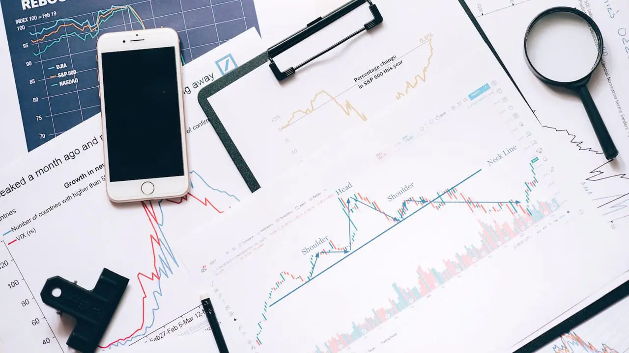 Entry-level data analyst resume example